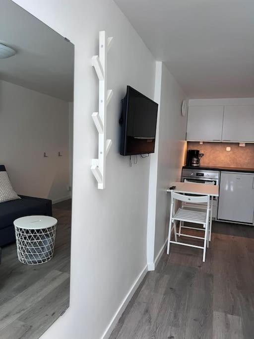Appartement Laegenhet Med Egen Ingang. à Sundsvall Extérieur photo