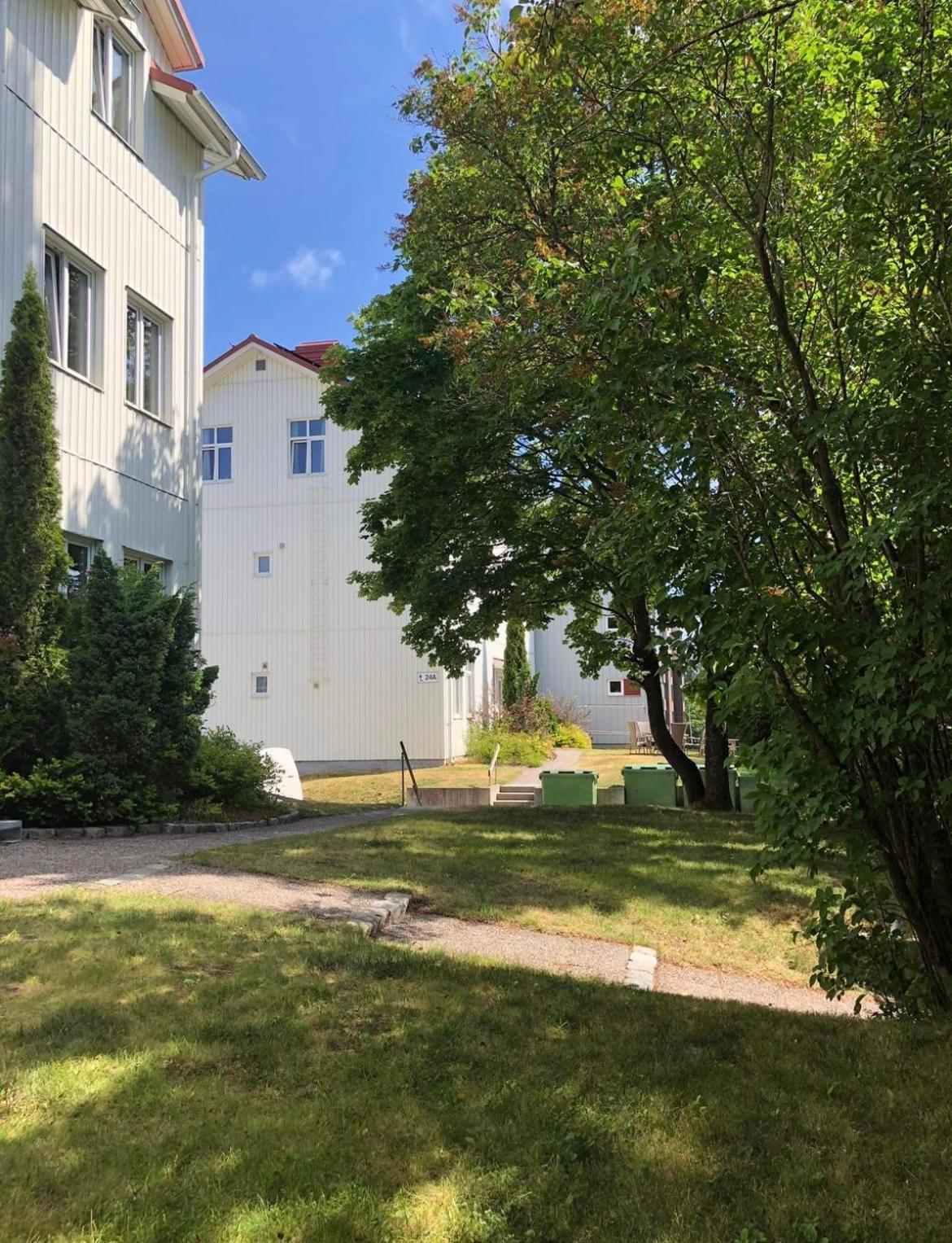 Appartement Laegenhet Med Egen Ingang. à Sundsvall Extérieur photo